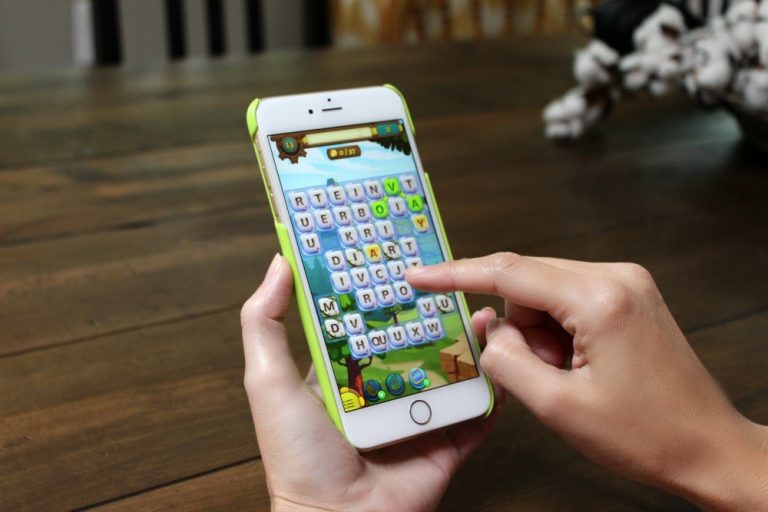 Have Fun and Improve Your Spelling with the New AlphaBetty Saga Game