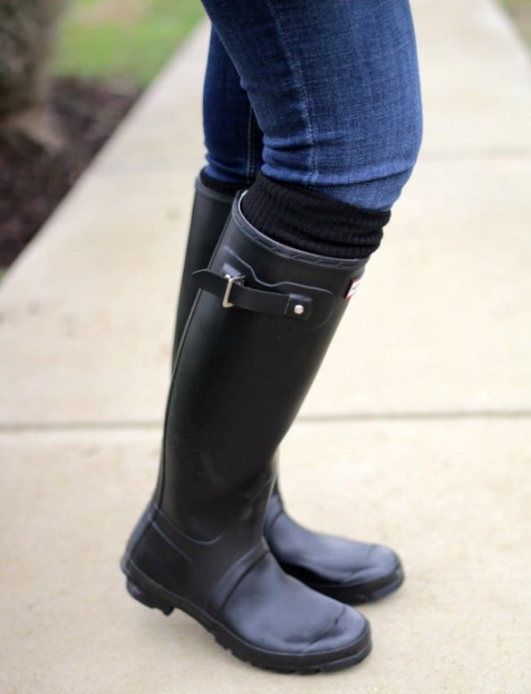 The Perfect Sweater + Hunter Boots | Mom Fabulous