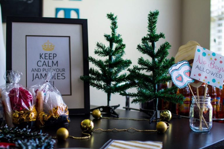 Your Guide to an Easy	 & Fun, Ladies Only Holiday Pajama	Party