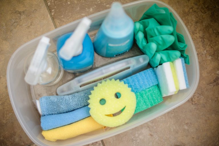How to Put Together a ‘Fast Clean Up’ Basket for House Showings