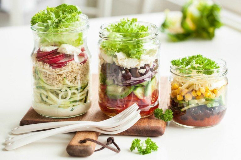 17 Mason Jar Salads for Your Work Week Lunch + How Tos