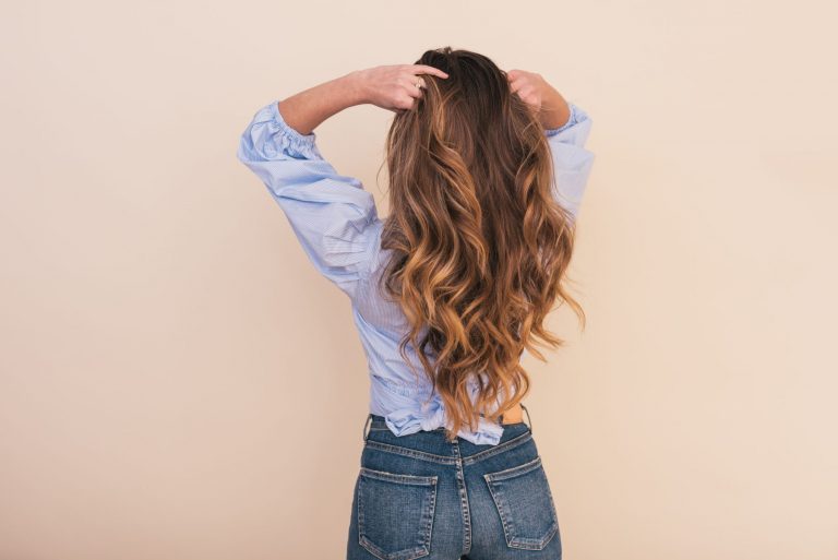 2 DIY All-Natural Dry Shampoos: Powder and Spray