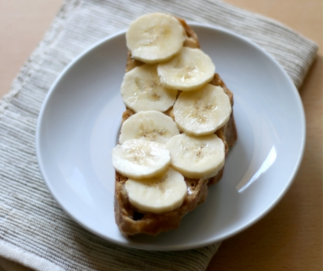 pre workout snack, pre workout snacks, pre workout food, what to eat before a workout, foods to eat pre workout, peanut butter and banana sandwich